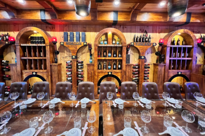 Lựa chọn món ăn trong menu phù hợp với rượu vang khi đặt tiệc tại nhà hàng