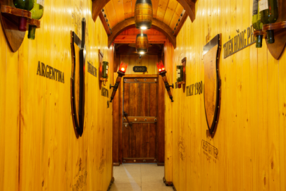 Kiến Trúc Độc Đáo và Không Gian Riêng Tư Tại Hầm Rượu Thiên Hồng Phát