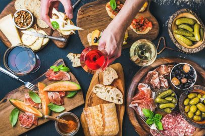 Nghệ thuật lựa chọn rượu vang và thực đơn hài hòa cho tiệc tại gia