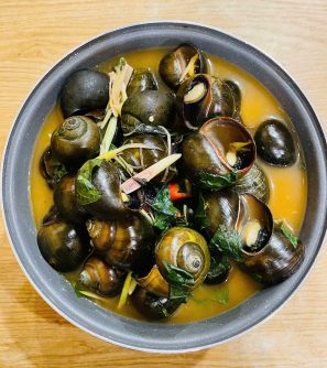 Ốc bươu hấp mẻ 