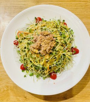 Salad cải mầm cá ngừ
