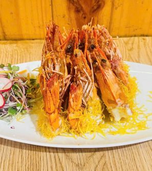 Tôm sú chiên hoàng bào 